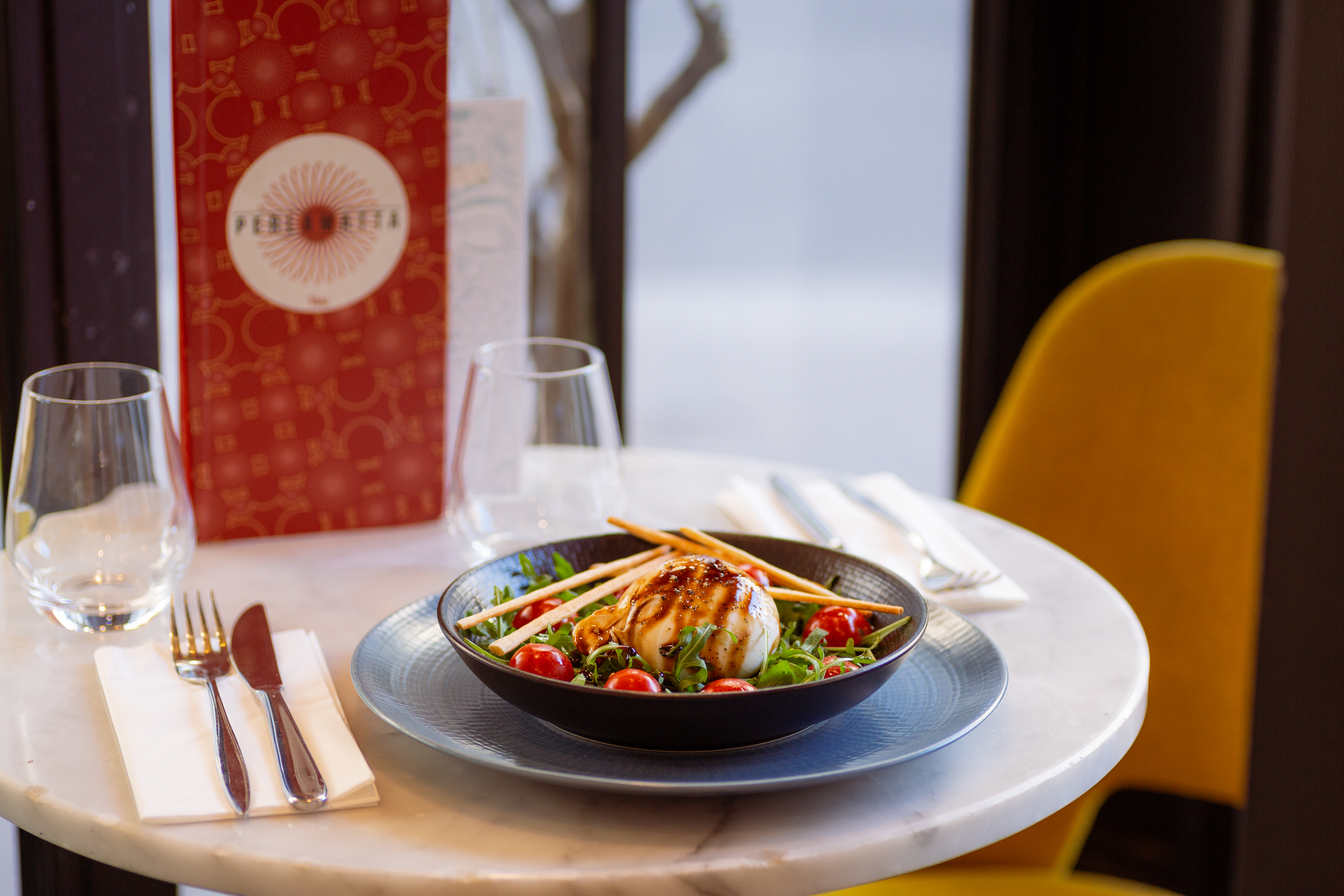 Photographie d'ambiance Perlamatta - Scène de restaurant italien authentique 4